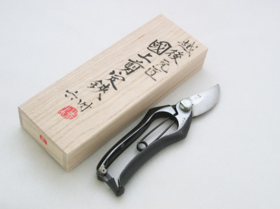 越後國上 剪定鋏 180mm 桐箱入(スペアばね付)